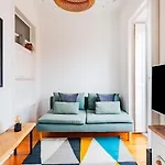 Bright Loft @ Downtown Apartment *
